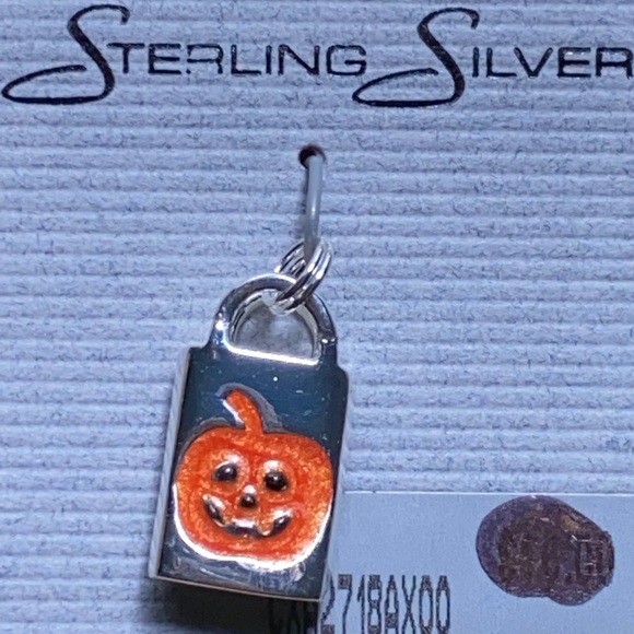 Jewelry - Picture 5 of 6